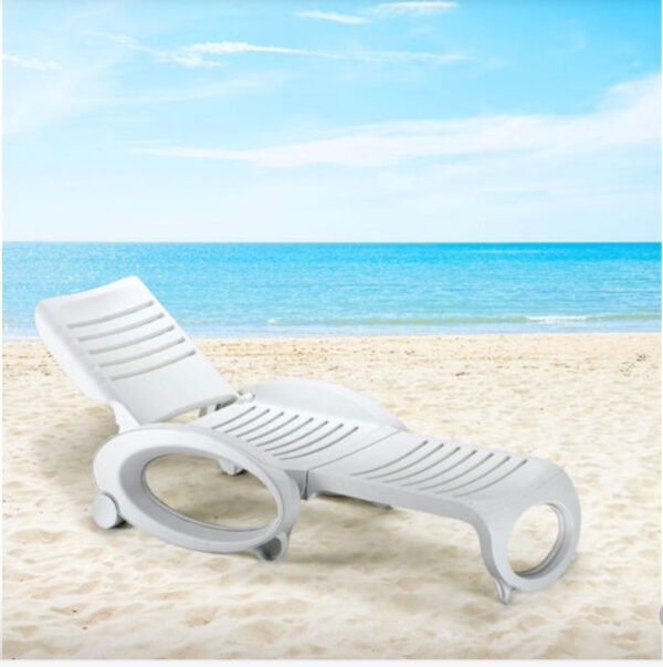 Spécifications Une chaise longue double avec 2 coussins amovibles et des rideaux Couleur du rotin : Marron Couleur des coussins et du rideau : blanc cassé Matériau : rotin synthétique + cadre en acier laqué + poteau en fer + pieds chromés Matériau des coussins et du rideau : 100 % polyester Dimensions totales : 197 x 140 x 180 cm (L x l x H) Épaisseur du coussin : 6 cm La chaise longue peut être ajustée en 7 positions différentes Les rideaux sont suspendus au cadre à baldaquin Résistance aux intempéries EAN:8718475505372 SKU:42947 Brand:vidaXL – Image 2