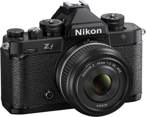 Nikon kit Z f + Z 40mm f/2 SE, Appareil Photo Hybride capteur Plein Format (24,5 MP, 4K Ultra HD à 60p, Expeed 7, Rafale 30 i/s, écran Tactile orientable,..)