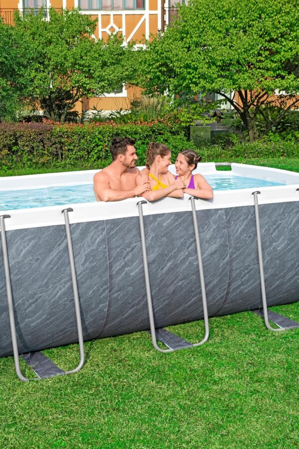 Piscine Power Steel™ rectangulaire 488 x 244 x 122 cm motif marbre gris, filtration à cartouche, échelle, bâche, diffuseur Chemconnect™ – Image 5